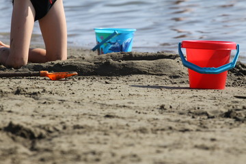 secchielli sulla spiaggia