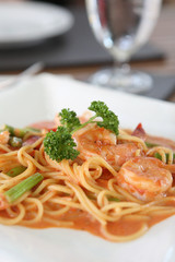 linguine pasta with shrimps in tomato sauce