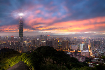 Fototapeta premium Sunset of Taipei city