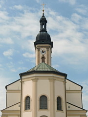 Fototapeta na wymiar Stadtpfarrkirche St Oswald w Traunstein / Bayern