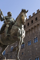 Fototapeta premium Statue of Cosimo Medici at Christmas in Florence Italy