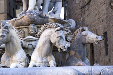 Fototapeta na wymiar Fontanna Neptuna na Piazza della Signoria we Florencji Włochy