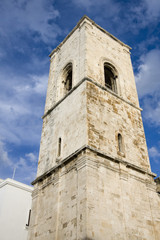 Fototapeta na wymiar Kościół wieża Polignano mare