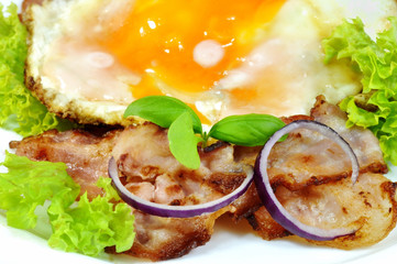 Jajko sadzone z bekonem © Kamila Cyganek