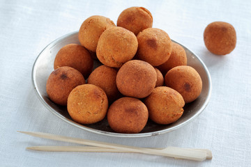 Falafel und Holzspieße