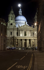 Fototapeta na wymiar Katedra Świętego Pawła w nocy