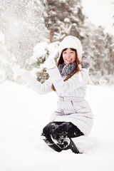 Fototapeta na wymiar Girl throwing snow