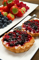 pasticcini ai frutti di bosco