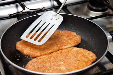 COTOLETTE ALLA MILANESE IN PADELLA