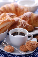 caffè e croissant - due