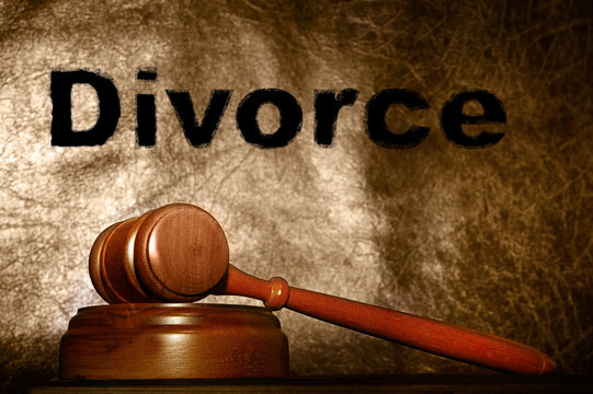 legal gavel and divorce text