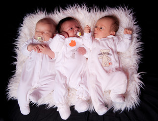 3 bébés de 3 semaines