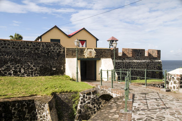 Fototapeta na wymiar dziedziniec wejście Fort Oranje Oranjestad Sint Eustatius wyspa Ca