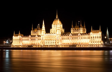 Fototapeta na wymiar Hungarian parliament at night, Budapest