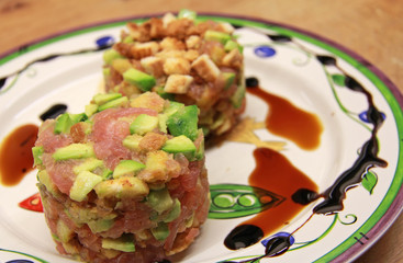 Tuna tartare with avocado and toasted bread