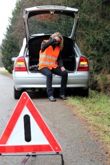 Autopanne mit Frau