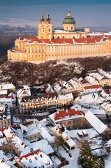 Fototapeten Luftaufnahme von Melk-Stift und Altstadt im Winter. © EXTREMFOTOS