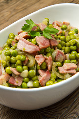 piselli con prosciutto cotto