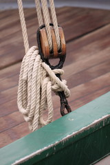 Corde in barca a vela