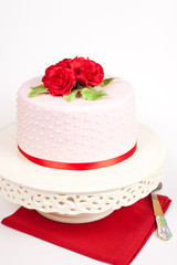 Spotted cake with red roses