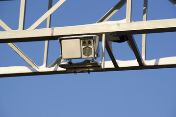 Device to control the speed on the road