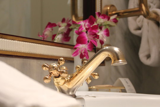 Rubinetto d'Oro con Orchidea