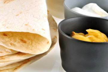 Galettes de blé et sauces