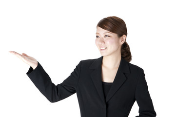 ご案内する受付女性