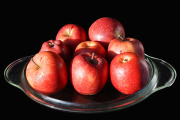 Красные яблоки