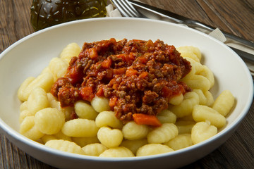 gnocchi di patate con ragù di carne