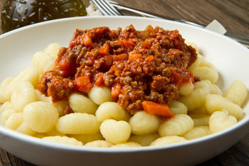 gnocchi di patate con ragù di carne