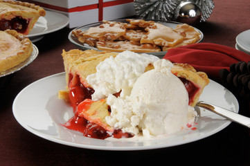 Cherry pie with ice cream