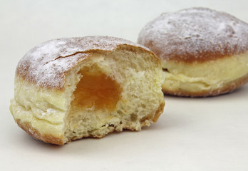 Krapfen mit Marmeladefüllung