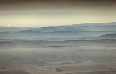 Fototapeta na wymiar Warstwy w mgle ....