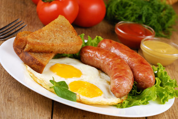 Fried eggs with sausages