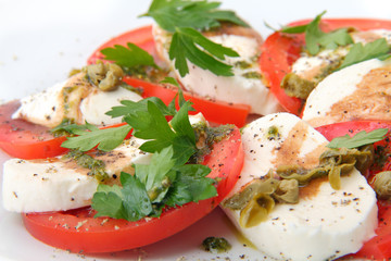 Mozzarella with fresh basil and capers sauce