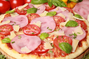 Pizza mit Schinken
