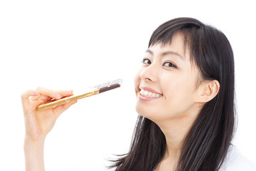 Obraz premium チョコレートを食べる女性