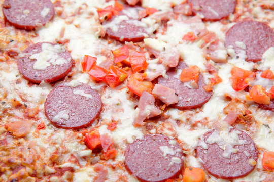 Imágenes de Salamipizza: descubre bancos de fotos, ilustraciones ...