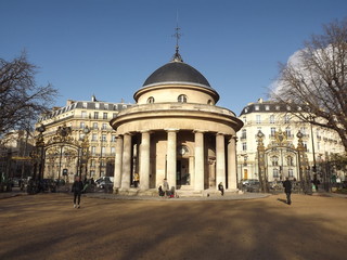 Fototapeta na wymiar Parc Monceau Paryż