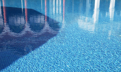 texture of the pool water