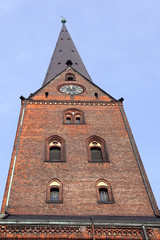 Fototapeta na wymiar Turm der St. Petri Kirche, Hamburg