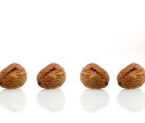 vier Walnuesse