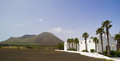 Vulkan und Kirche © Heiko Zahn