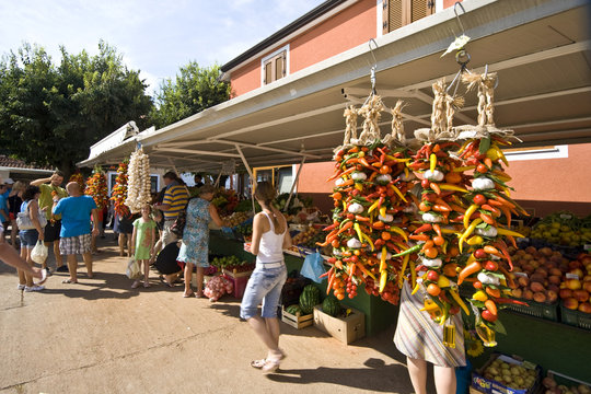People on Novigrad market