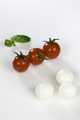 pomodori  mozzarelle e basilico