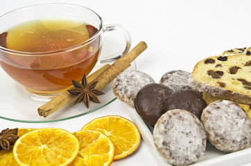 Tee und Weihnachtsgebäck