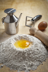 Pasta all'uovo, fontana di farina
