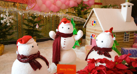 x'mas snowmen and snow house
