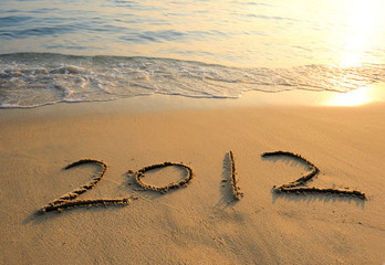 2012 new year message on the sand beach - obrazy, fototapety, plakaty